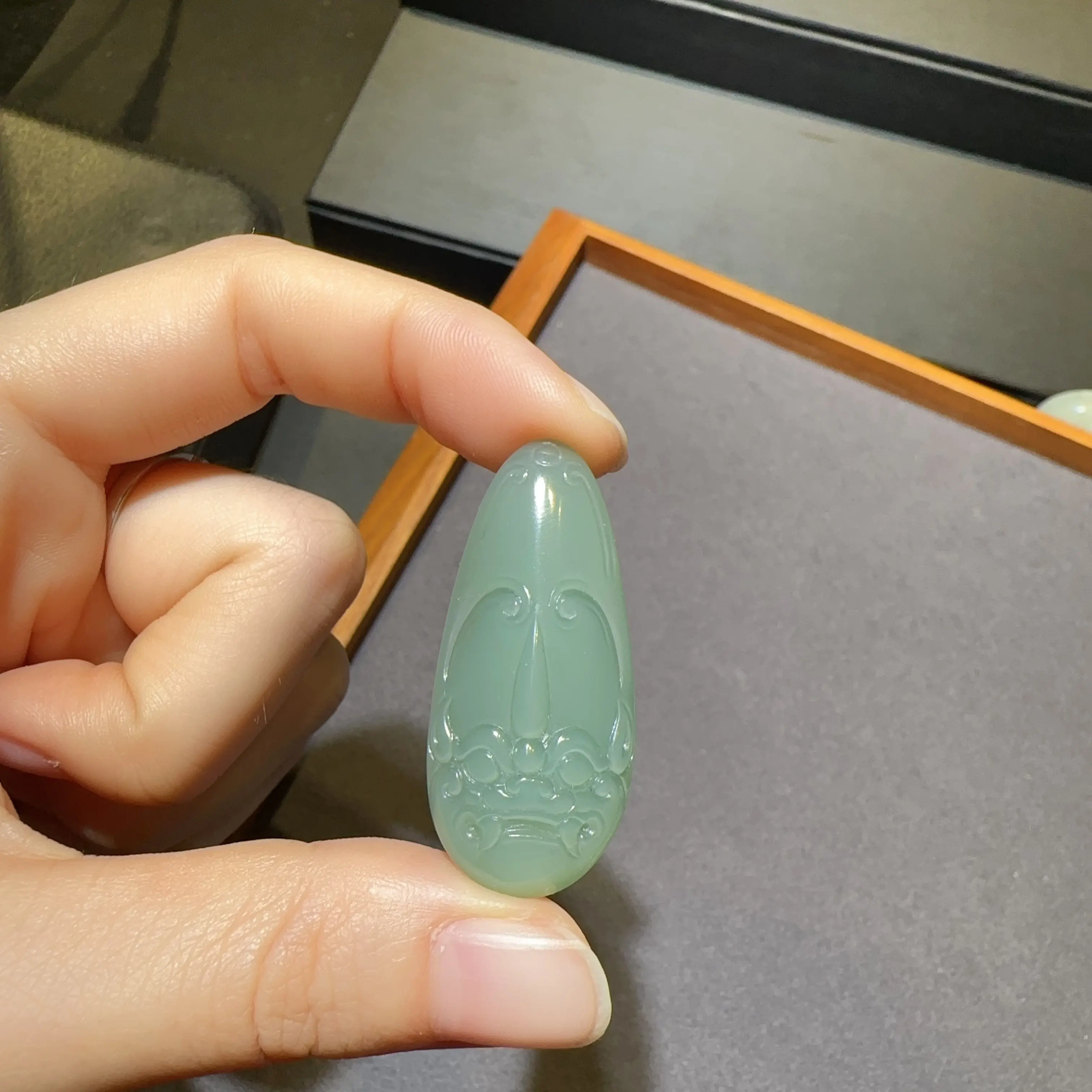 【细观珠宝】和田玉俄罗斯碧玉兽面吊坠颈饰