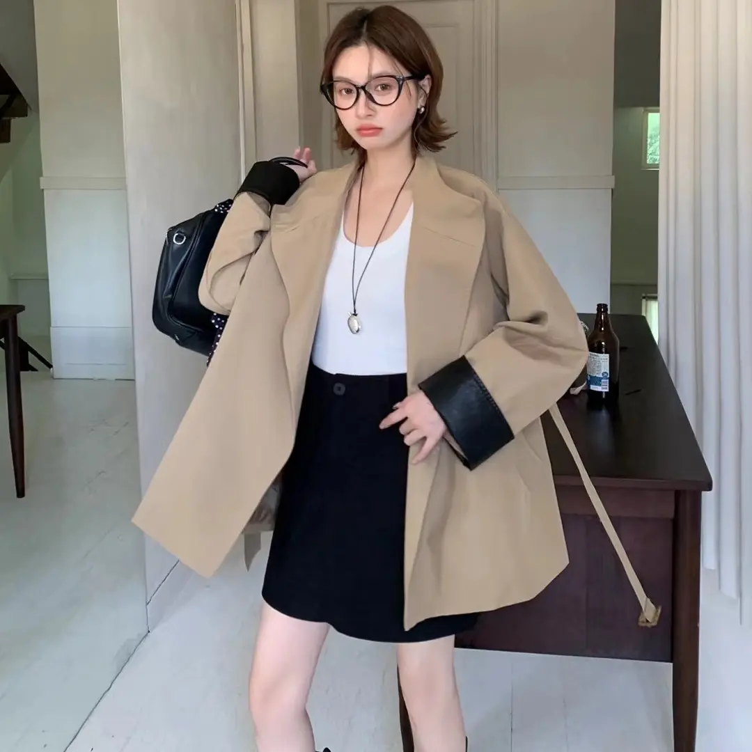欧洲站设计感皮翻袖风衣女2025秋新款小众立领一粒扣宽松系带外套