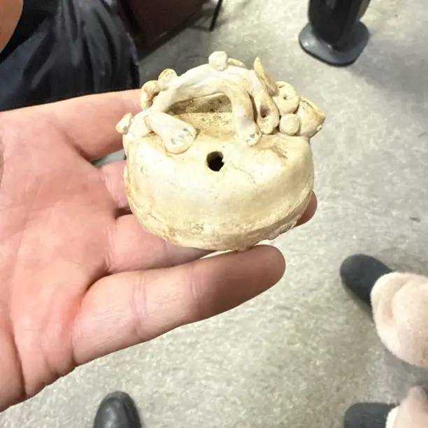 简约现代黄色石头人手把摆件直播间一物一拍