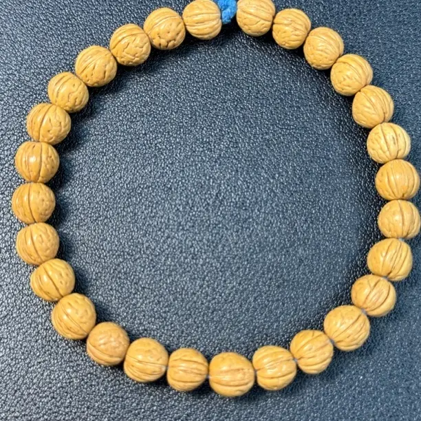 8.1稀有已打孔全圆小金豆桃核精品散籽