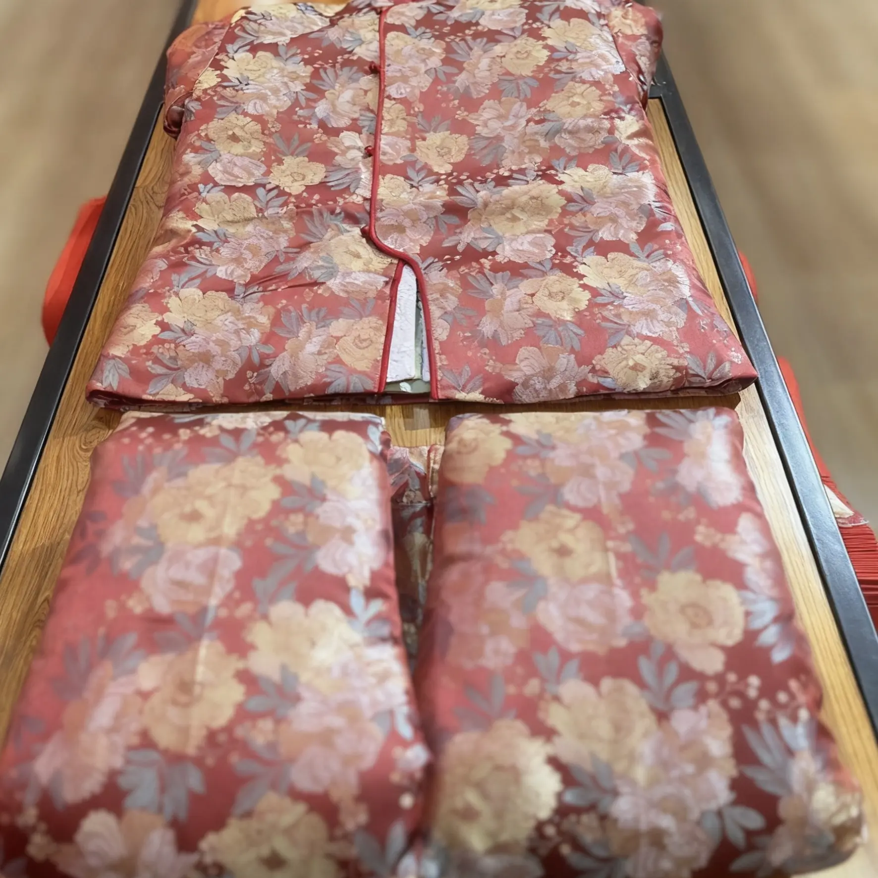 女式酒红寿服·真丝提花·朱赏安庭·富贵尊荣·温暖庭院·拍前请咨询