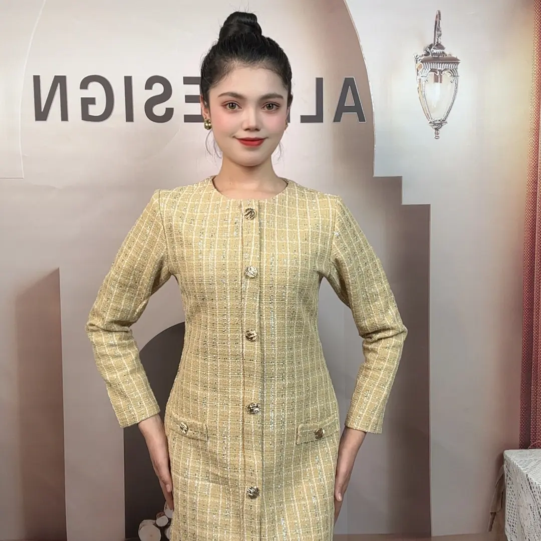 秋冬新款绵羊毛小香风修身A摆圆领连衣裙