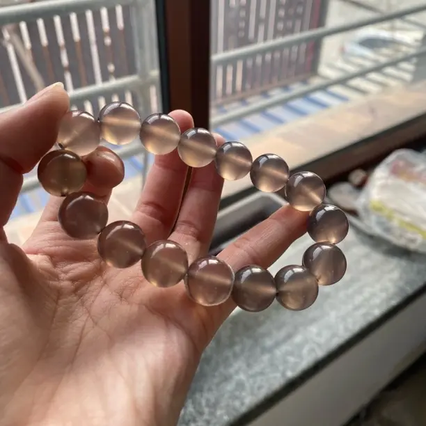 宝石光泽金沟手串