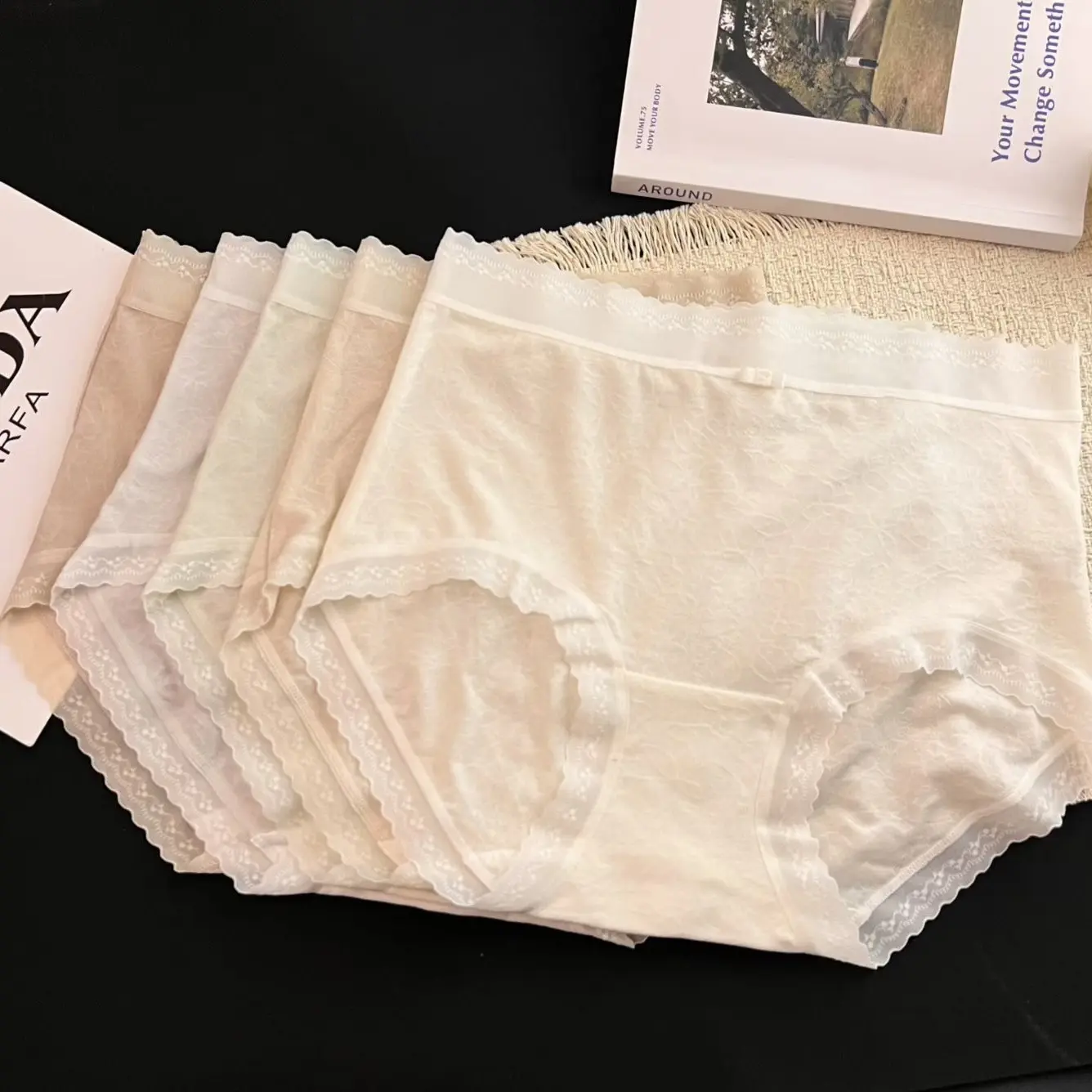 中高腰莱赛尔棉透气舒适包臀桑蚕丝裆女士三角内裤蕾丝四季款