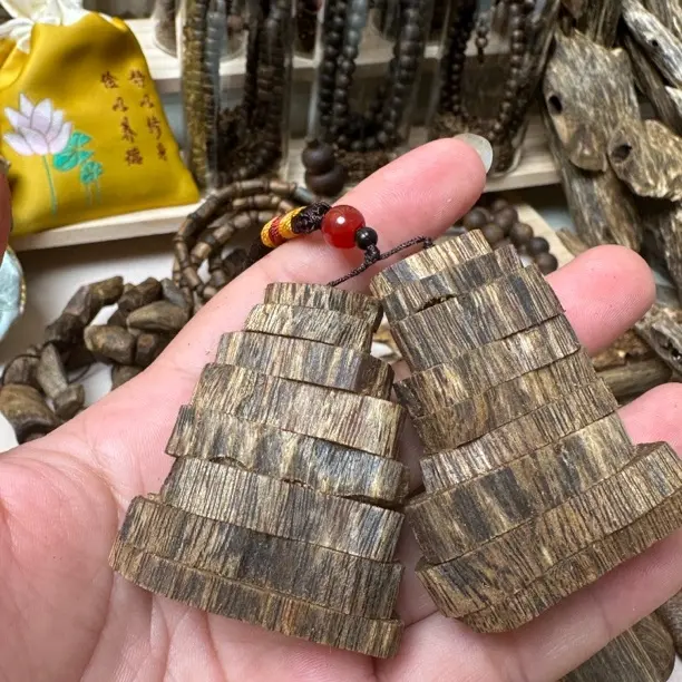 沉香香韵外放十分精美的车挂