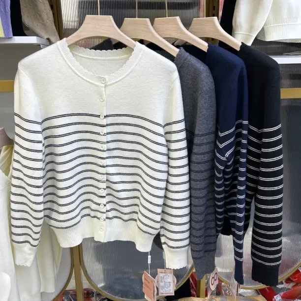 韩系学院风条纹圆领针织开衫女春秋新款软糯温柔毛衣外