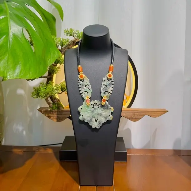 天然A货翡翠吊坠