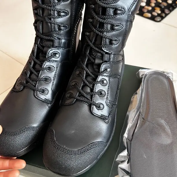 新款黑色冬季高腰防寒靴侧拉链设计