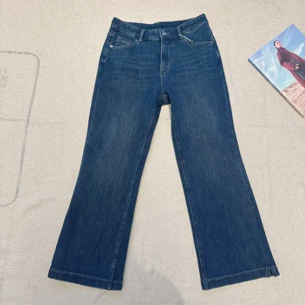 秋冬新款高腰加绒加厚宽松显瘦微喇牛仔裤