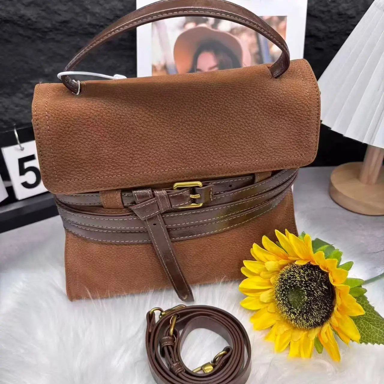 潮流锁扣肩包单肩款水桶包耐磨斜挎包焦糖色包盖单根