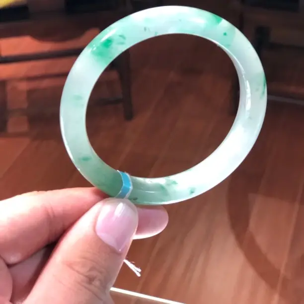 非洲翠手镯冰透精美