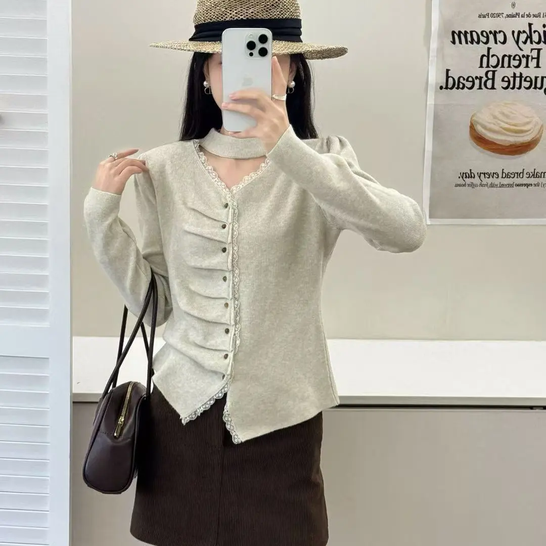 【一家】冬季新款法式温柔风蕾丝拼接挂脖针织打底衫