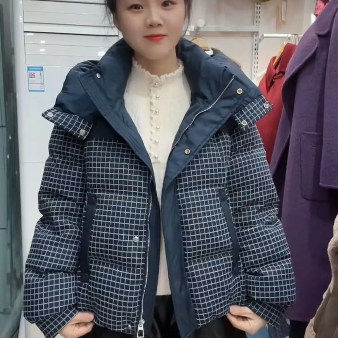 冬季新款时尚百搭保暖加厚短款格子显瘦连帽白鸭绒