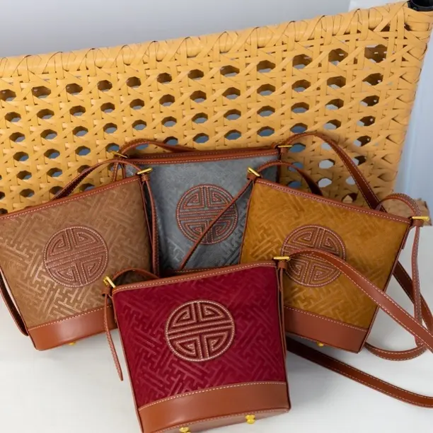 民族风鹿皮绒大容量斜挎手提包包 时尚百搭