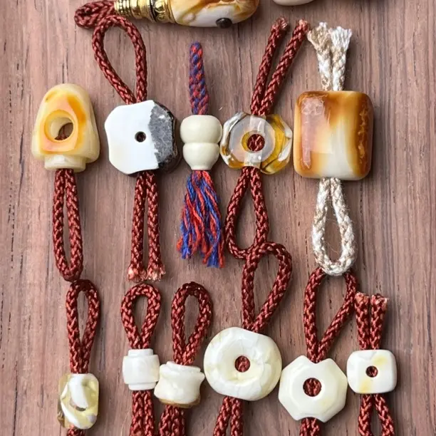 天然原矿琥珀蜜蜡三通老型，绳束线束背云，沁色三通随机多样性发货