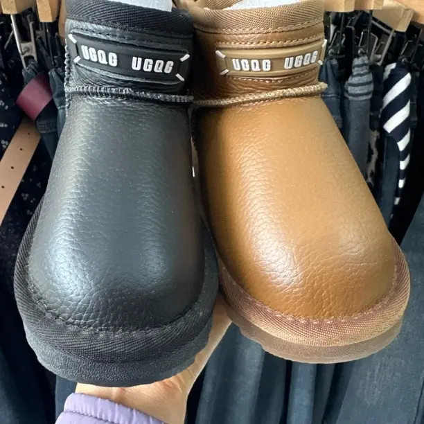 儿童冬季新款加绒加厚皮面防水保暖防滑雪地靴