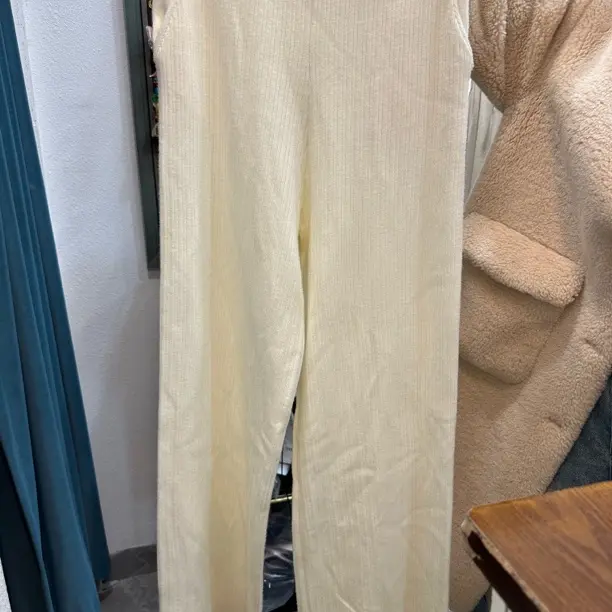 优雅米白色针织长裤秋冬简约直筒设计