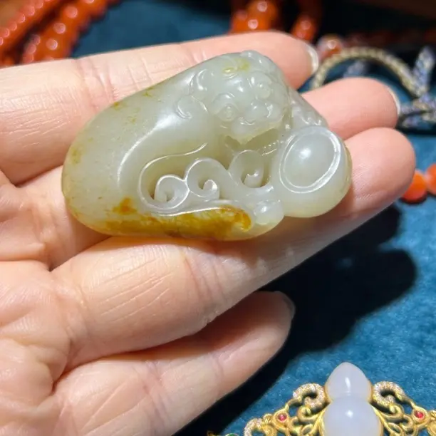 天然和田玉精雕招财貔貅吊坠温润典雅大气