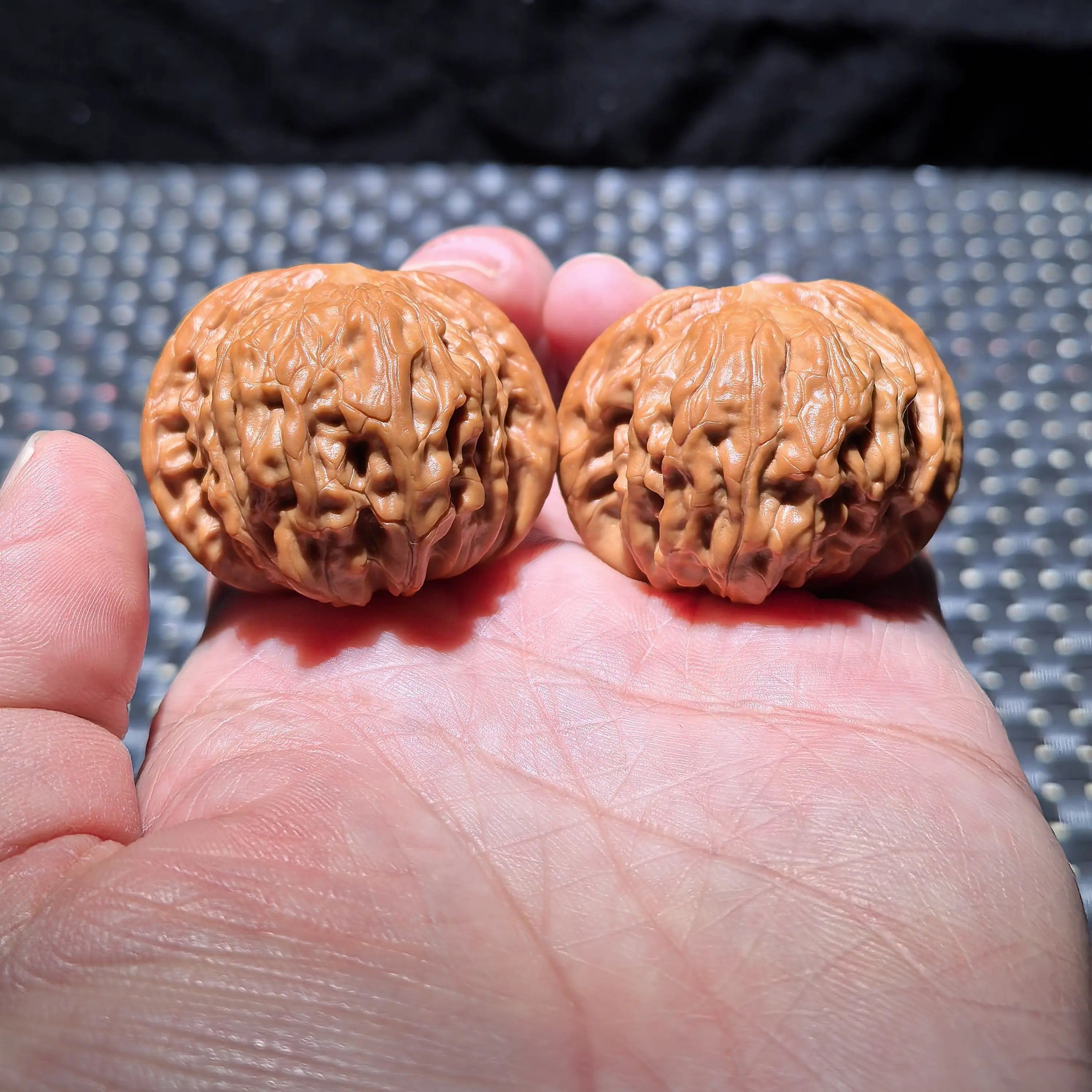 磨盘经典狮子头，皮质红润通透，全品边肚高40/40/32实物更漂亮井41