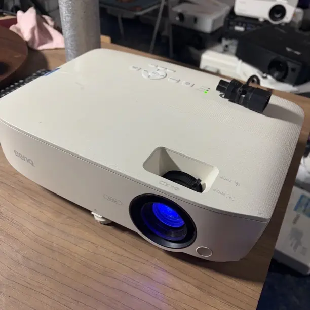 长焦特价投影仪 运费自理