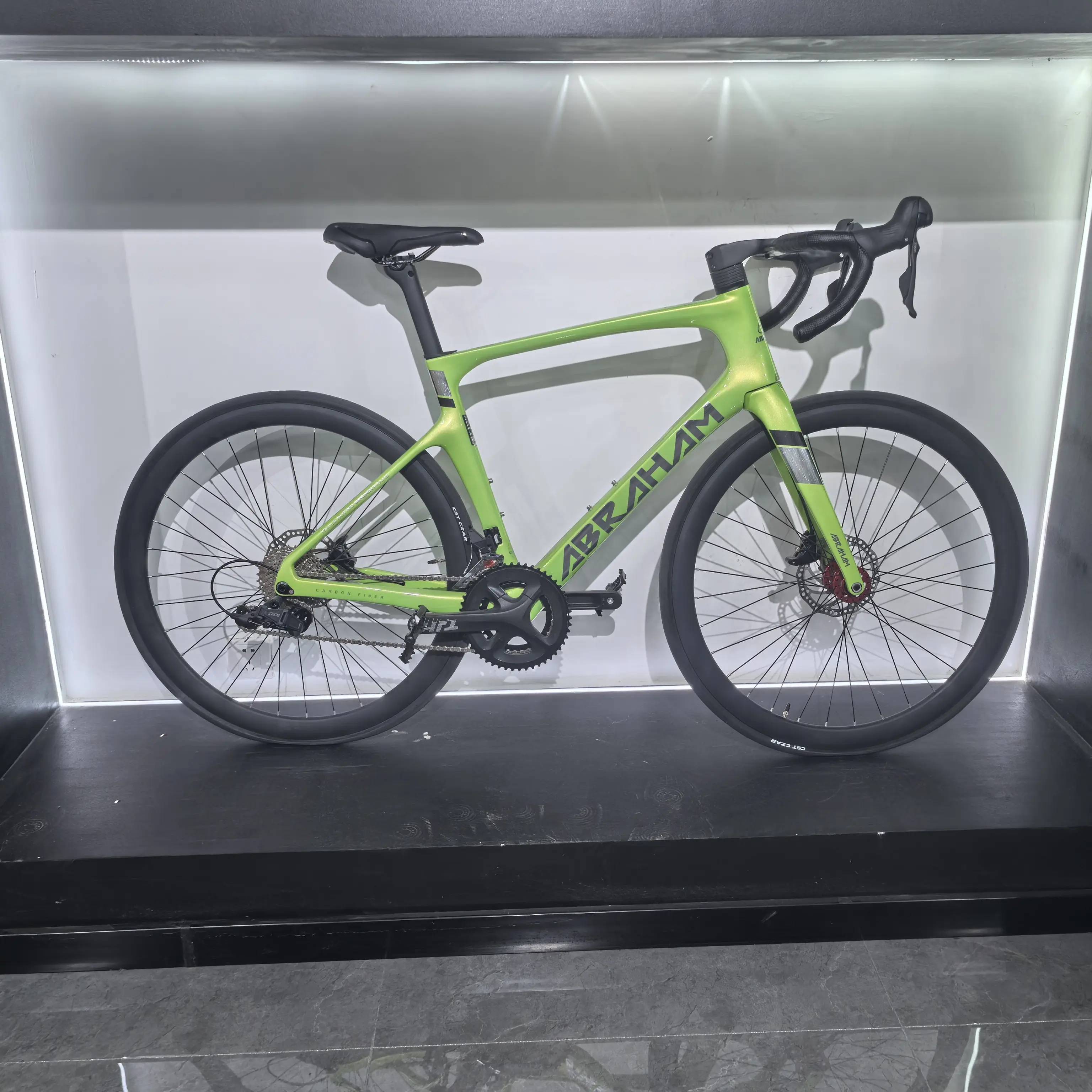 一体碳纤维内走线变速公路自行车