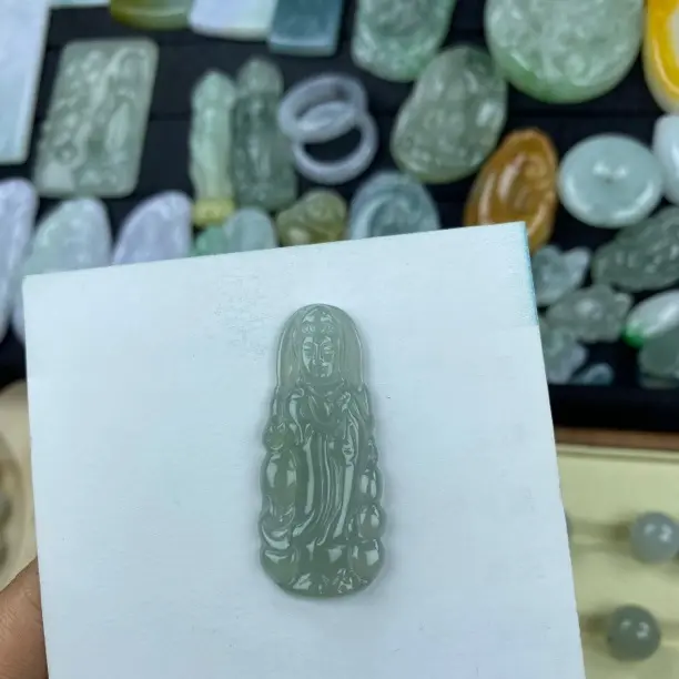 冰睛底观音吊坠翡翠