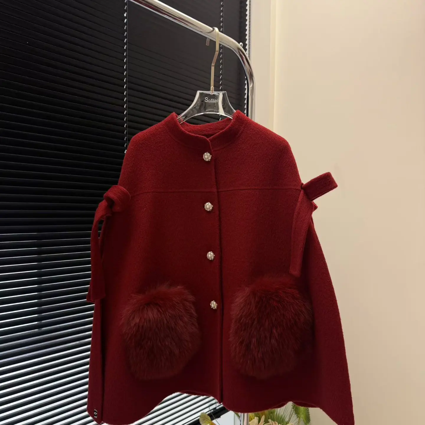 秋冬氛围感气质百搭设计款玫瑰澳白酒红外套