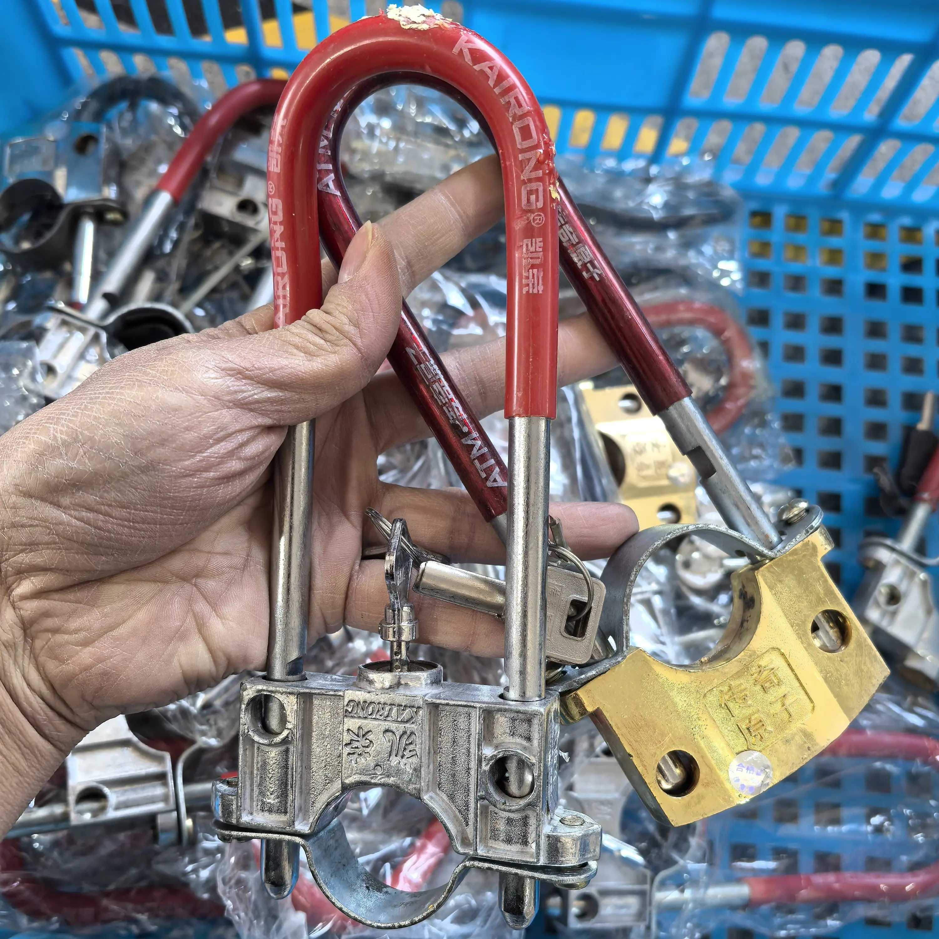 通用前叉防盗锁电动车摩托车三轮车固定安装插锁