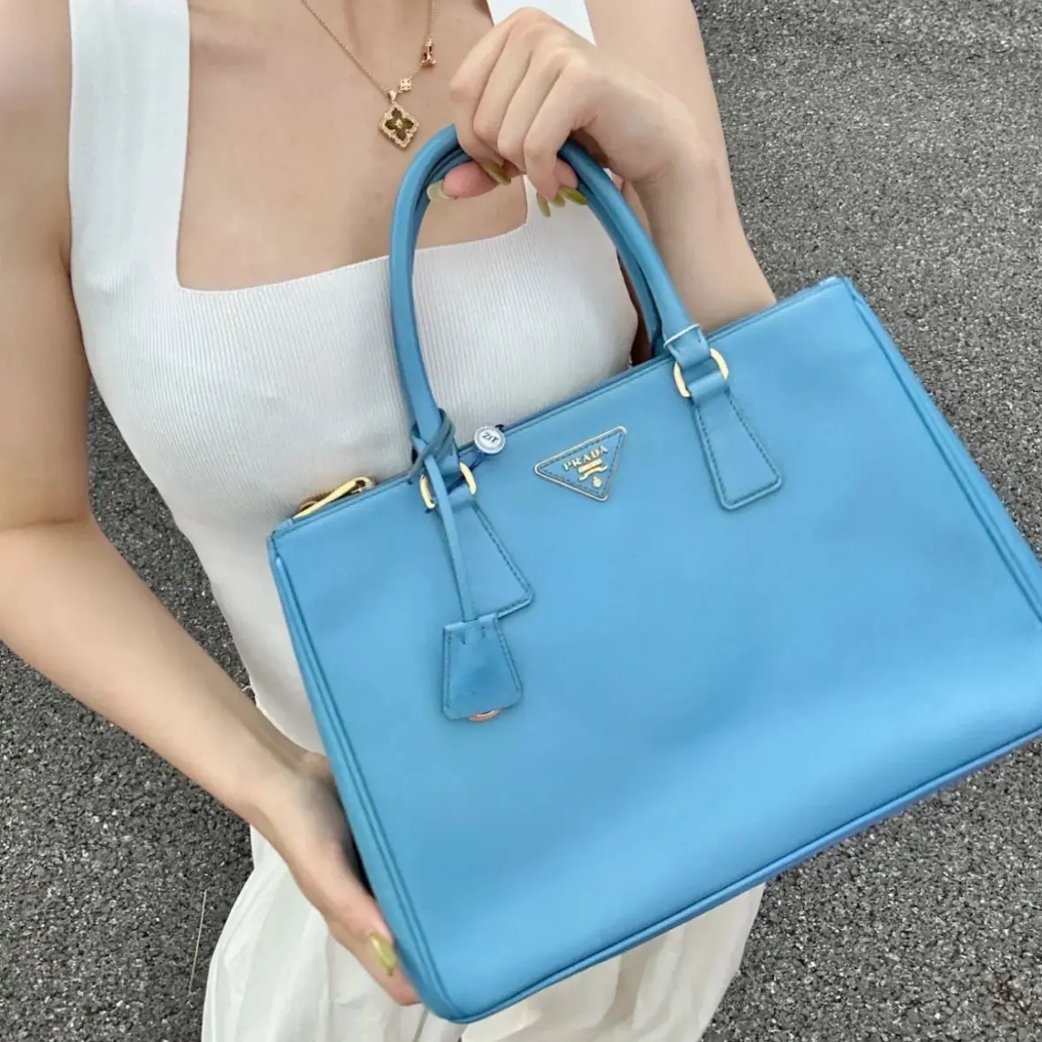 95新 Prada/普拉达 蓝色 新款三代杀手包大号 32cm 天蓝色 cl