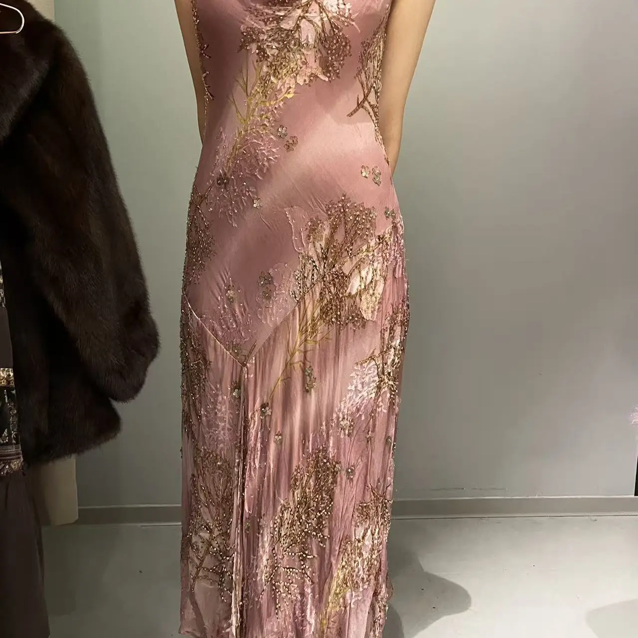 新中式重工定染珠绣丝绒吊带连衣裙女夏季长款印花修身显瘦