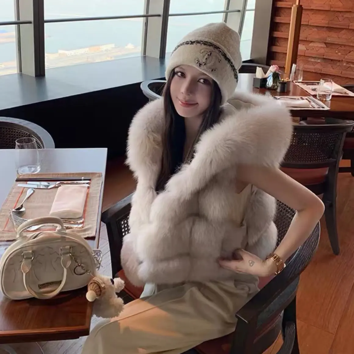 【夫人不爱荔枝皮】2025冬 ins风“自带清冷感”小个子saga狐狸毛马甲