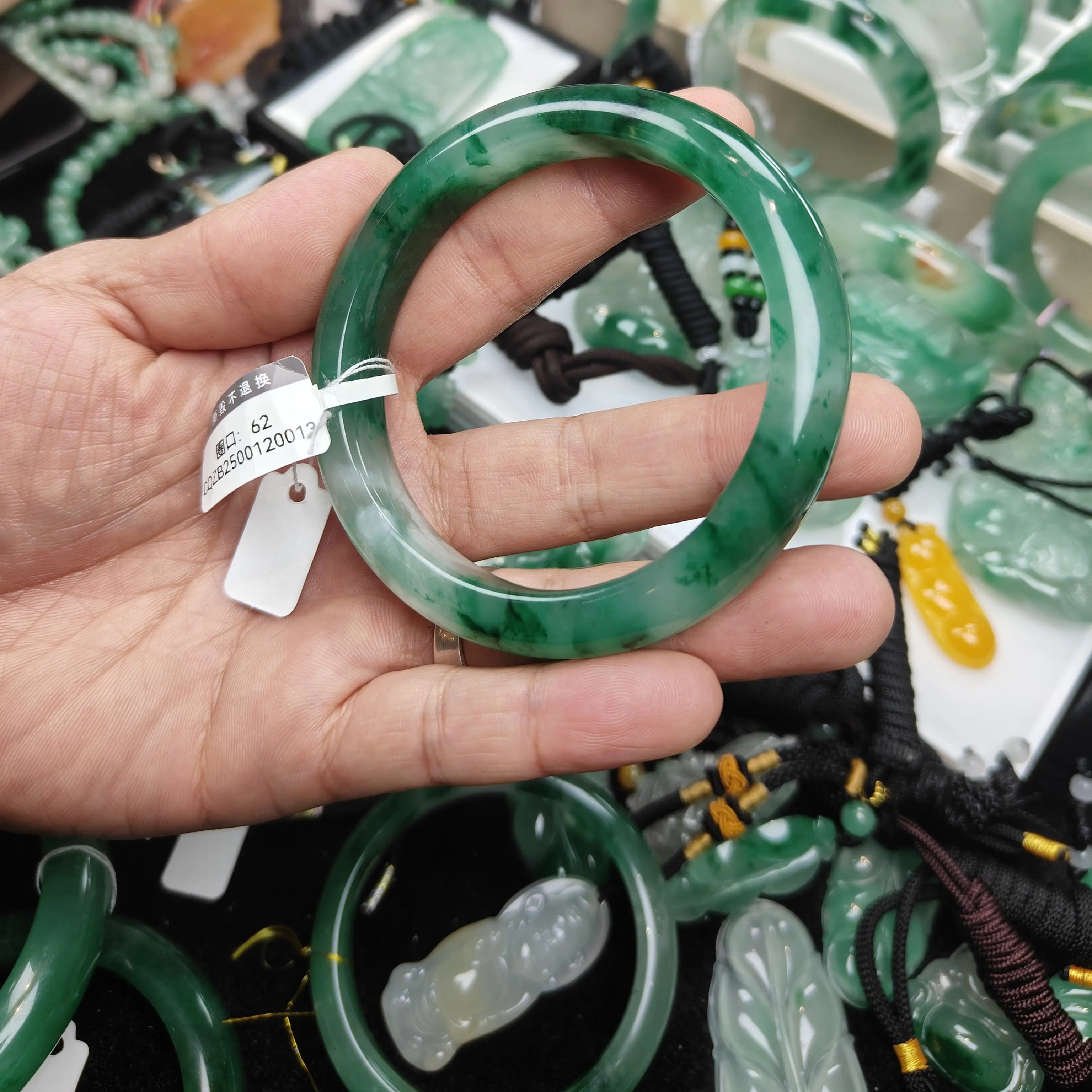 天然石英质玉非洲翠高冰飘花手镯62圈口