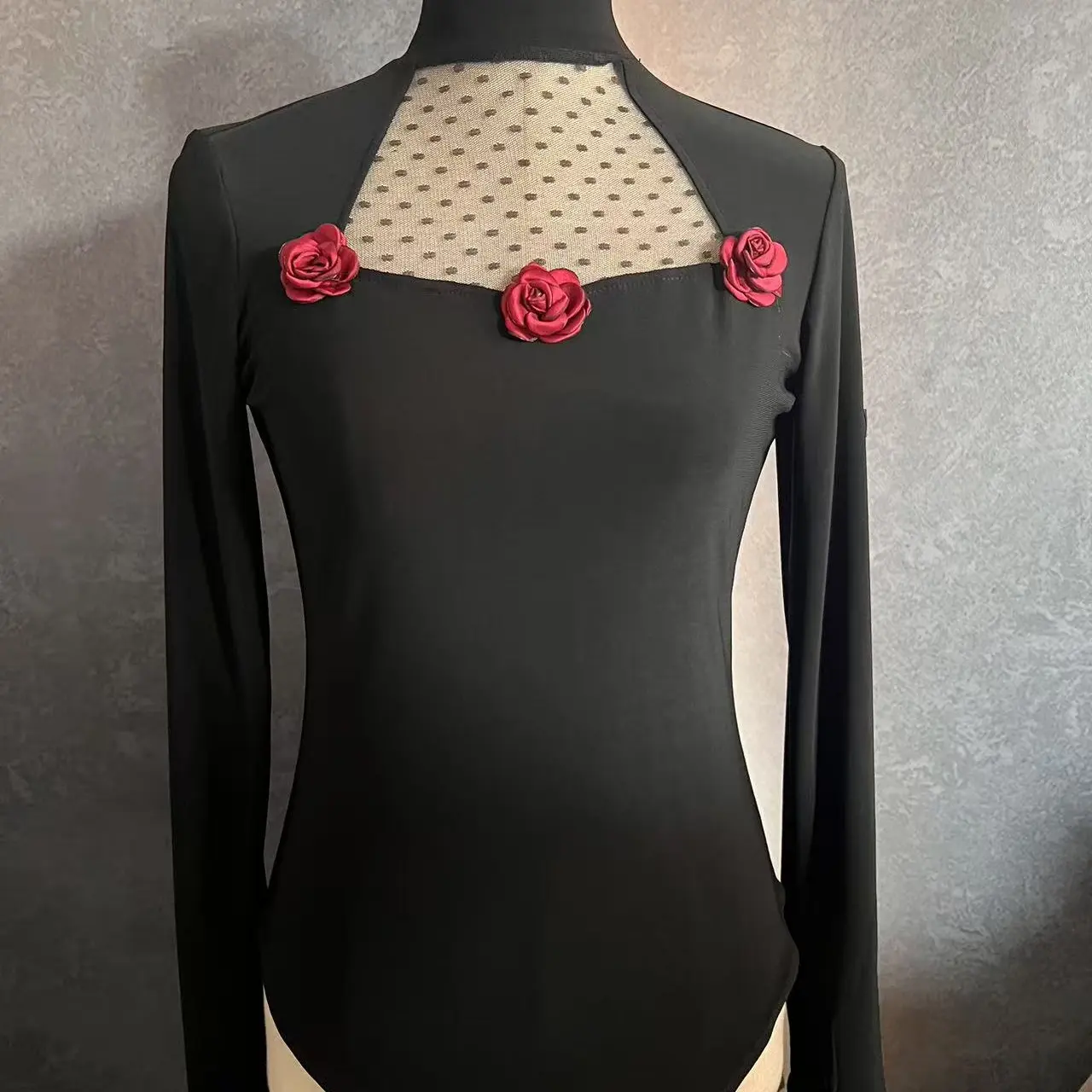 三朵玫瑰拼接圆点蕾丝长袖衫