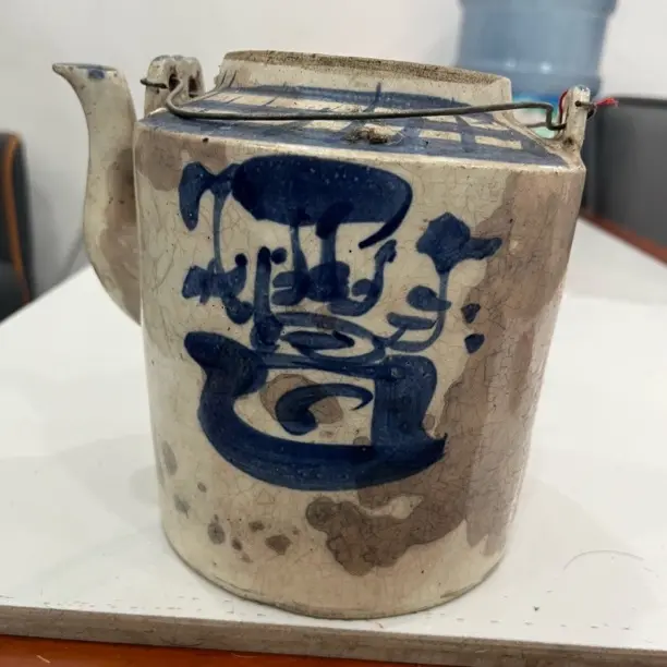 50年代青花荷花提梁壶，没盖 有小瑕疵 余完好