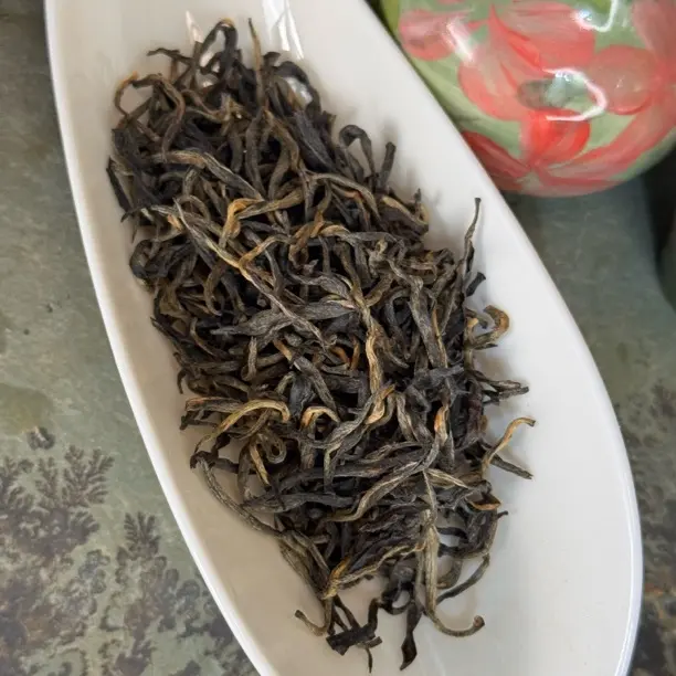 梅占金骏眉芽头肥硕香气高长口感醇厚红茶