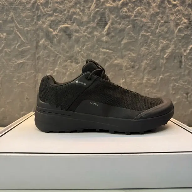  2025 秋冬黑银 低帮防水  登山徒步 户外男士运动鞋