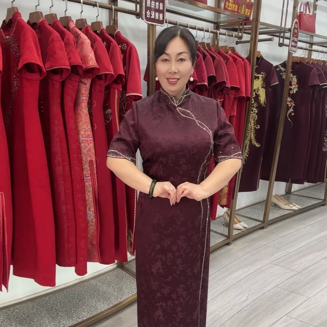 170031朱紫褕枣红色气质提花复古显瘦喜婆婆喜妈妈婚宴旗袍国风