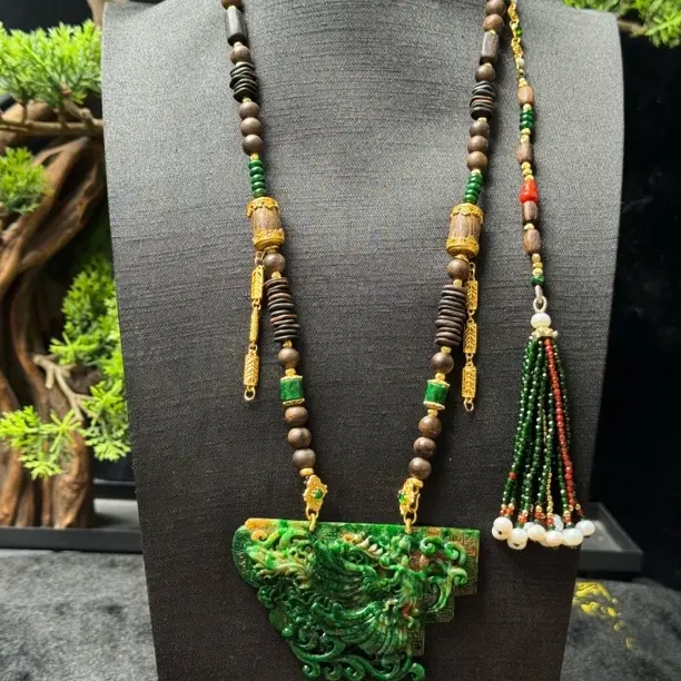 天然缅甸翡翠特色件