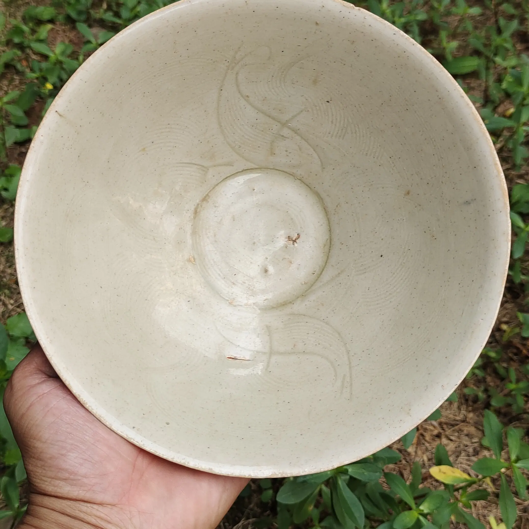 六出筋青白釉双鱼碗