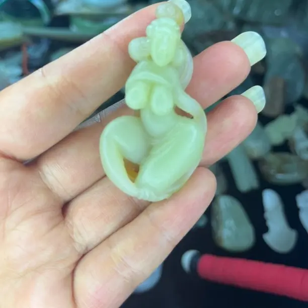 定制  天然和田玉遇贵人吊坠尺寸