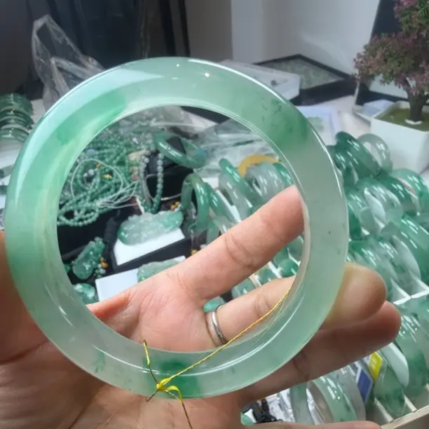 天然非洲翠冰飘花手镯