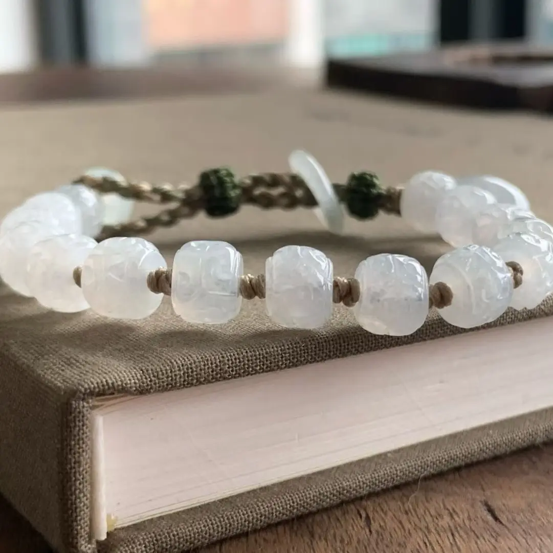 翡翠雕刻手串苏工精雕时尚百搭珠宝饰品女款手工编织