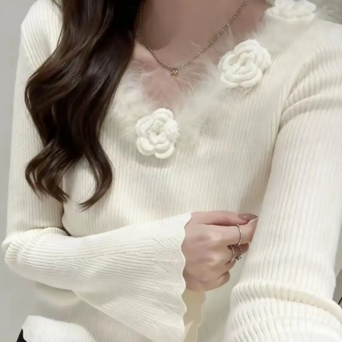 悦己•韩系温柔风立体花朵V领修身显瘦针织上衣