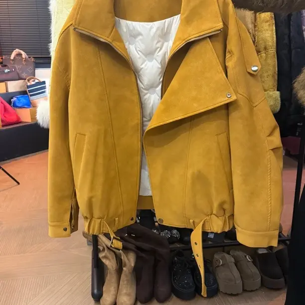 麂皮翻领金属纽扣短款保暖加厚甜酷风外套女冬季