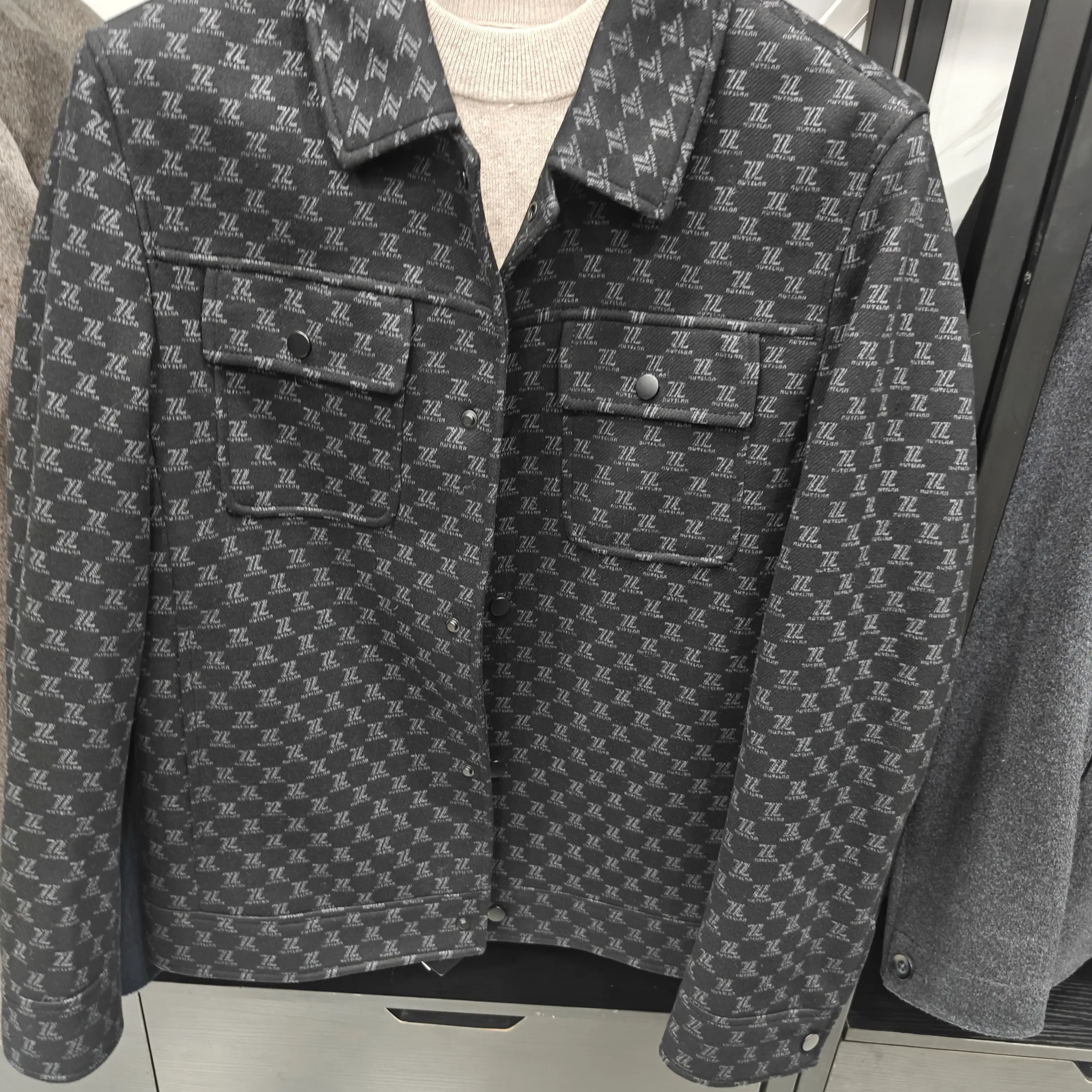 永梅服饰男士冬季加绒保暖时尚短款工装翻领外套