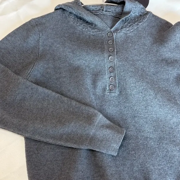 设计感小众连帽针织衫女秋冬时尚气质宽松软糯舒适短款毛衣潮