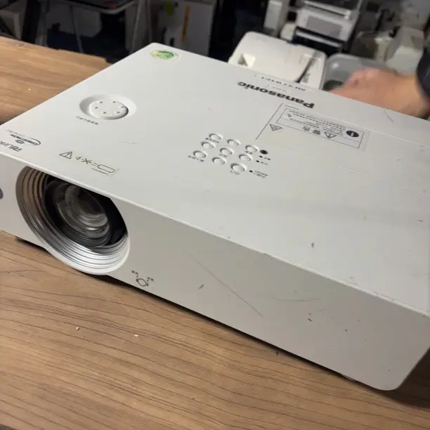 松吓配件工程投影仪 运费自理