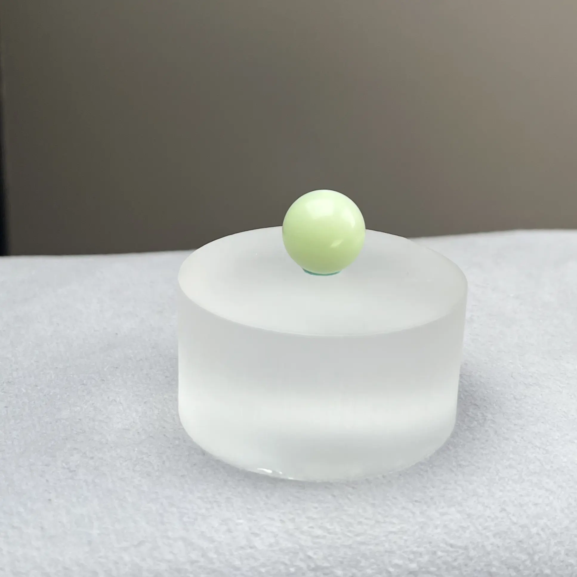 缅黄缅绿圆珠单珠尺寸：11.7mm未打孔（需备注打孔尺寸）