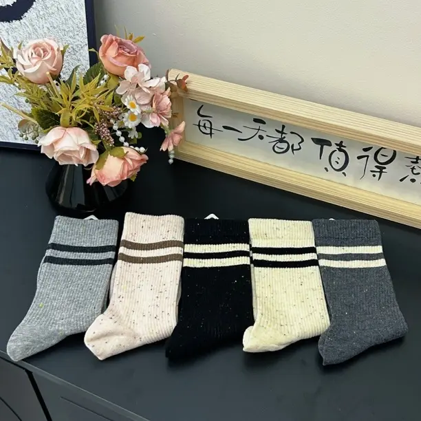 女士秋冬加厚中筒堆堆袜纯棉防臭吸汗配鲨鱼裤学院风