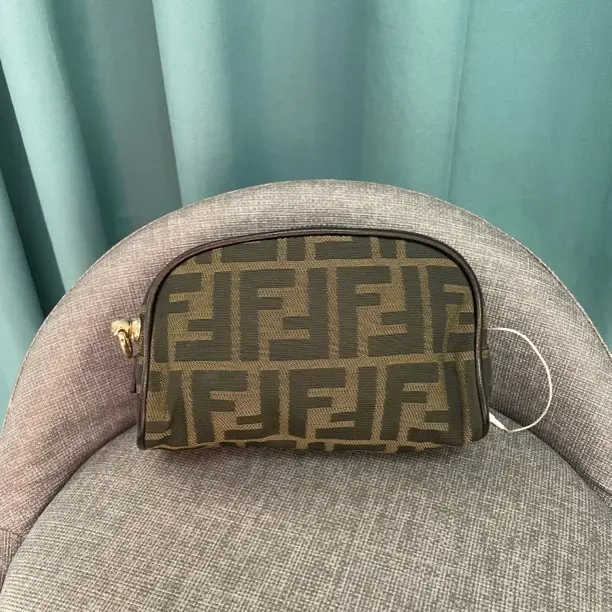 95新 FENDI/芬迪 95新/G专属/芬迪小手拿/07024
